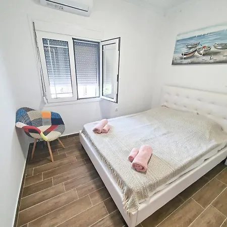 Blonde Cat Daire *
